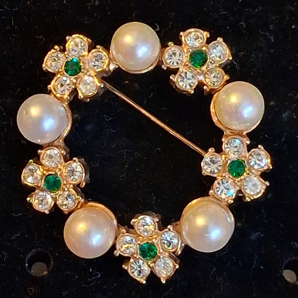 Roman Goldtone and Pearl Floral Wreath Brooch